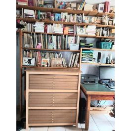 Commode rangement aquarelles dans bibliothèque Montélimard