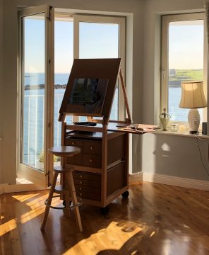 Easel with Drawers Dalkey Dublin Irlande and sea