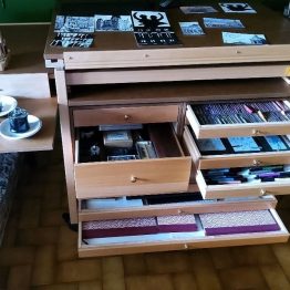 Modules tiroirs meuble atelier Anne-Marie Toulon.